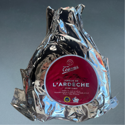 Jambon cru d'Ardèche entier à 24.95€ /kg